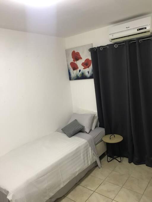 Villa Susanna 3 bedroom 2 bathroom house sleeps 5plus Willemstad Esterno foto