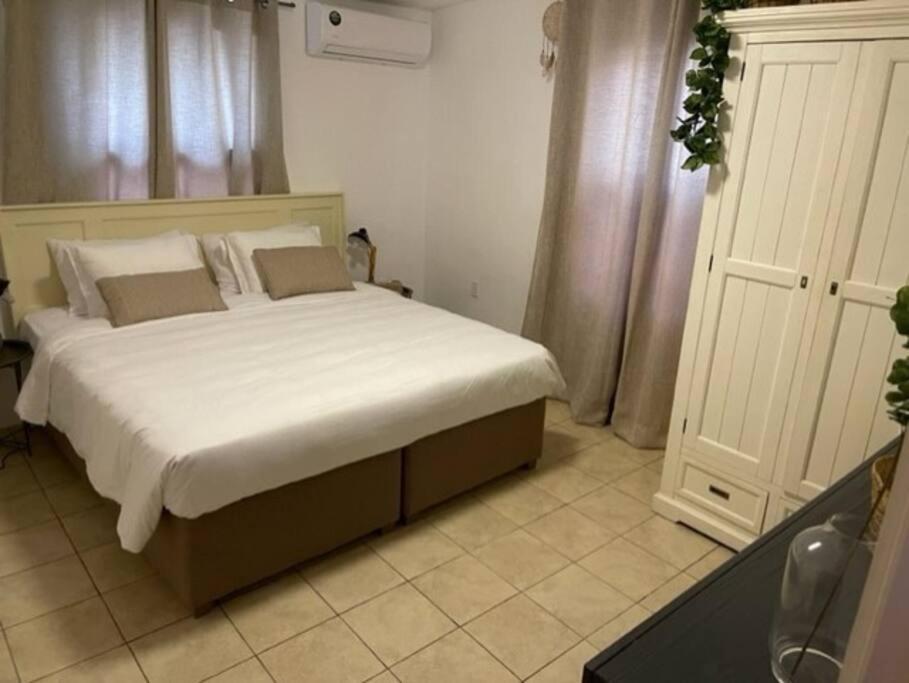 Villa Susanna 3 bedroom 2 bathroom house sleeps 5plus Willemstad Esterno foto